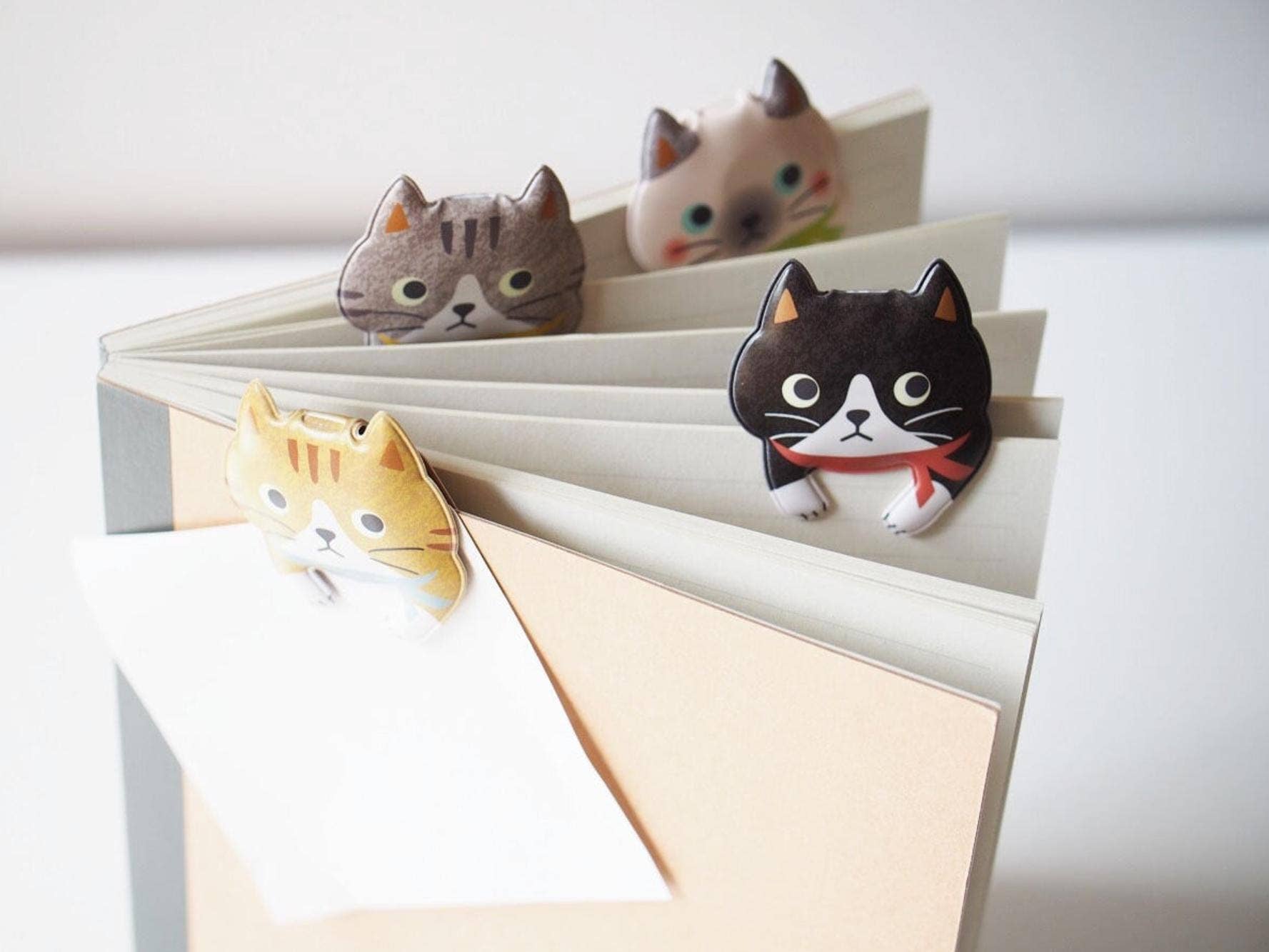 Japanese Cat Magnetic Clip Kawaii Bookmark Memo Holder