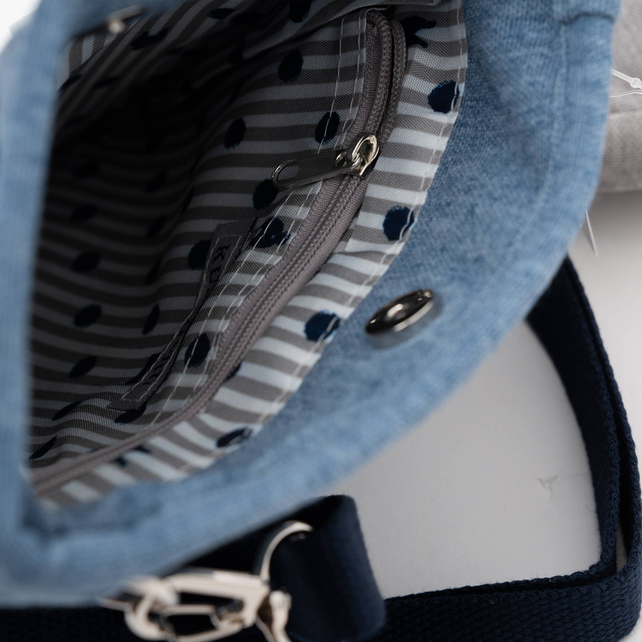 Kusuguru Cat Shoulder Bag Outdoor Sketch & Stationery Pouch